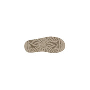 Beige Gummisohle mit geometrischem Profil und geprägtem UGG-Logo auf UGG Damen-Plateau-Slippern aus Leder (Frühling)