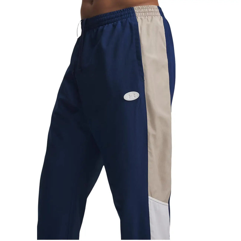 Under Armour Blaue und beige Herren-Trainingshose aus gewebtem Polyester mit weißem Logo-Patch am Oberschenkel