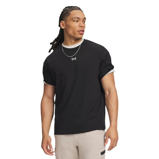 Under Armour Schwarzes Herren-T-Shirt aus Baumwolle, klassische Passform, kurze Ärmel und weiße Zierleiste an Kragen und Bündchen