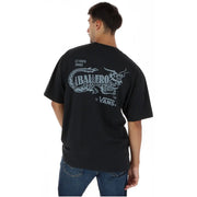 Schwarzes Vans Herren-T-Shirt aus Baumwolle, kurzärmelig, Rundhalsausschnitt, mit silbernem Drachenlogo und Copyright-Jahreszahl darüber.