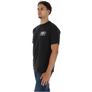 Schwarzes Vans Herren-T-Shirt aus Baumwolle mit Rundhalsausschnitt und weißem rechteckigem Logo auf der linken Brust im lässigen Stil