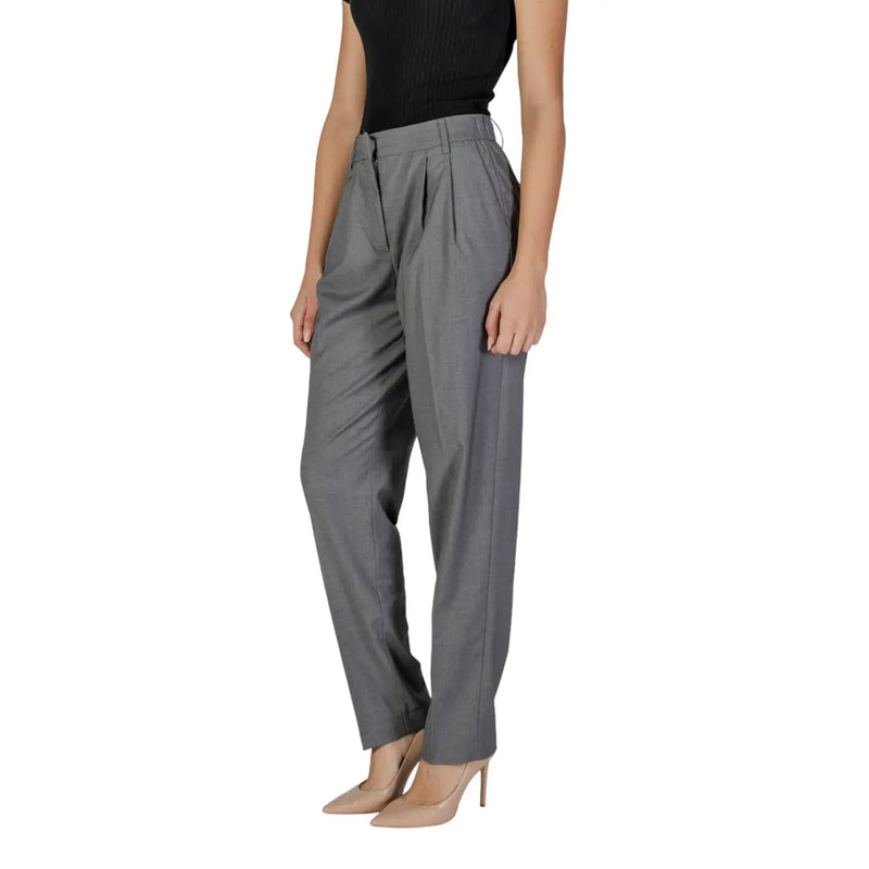 Vila Clothes women’s gray pleated trousers, tailored fit, subtle texture