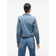 Eine hellblaue Jeansjacke mit mittelblauer Waschung, klassischem Kragen und geknöpften Manschetten im langen Schnitt. Modell: Vila Women's, Baumwollmischung.