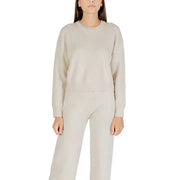 Beigefarbener, gerippter Strickpullover für Damen mit langen Ärmeln und Rundhalsausschnitt aus weichem Strickmaterial