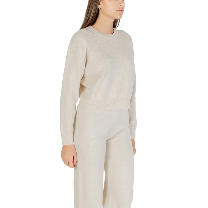Cremefarbener, gerippter Strickpullover für Damen mit langen Ärmeln und rundem Halsausschnitt