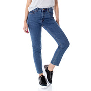 Mid-rise women’s blue denim jeans with straight-leg cut cropped hem made of 99% cotton 1% elastane machine washable