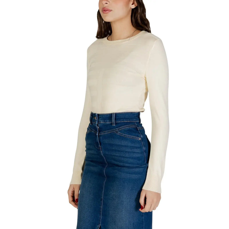 Cremefarbener, langärmeliger Viskose-Strickpullover top mit einem runden Halsausschnitt, ideal für legere und formelle Kleidung